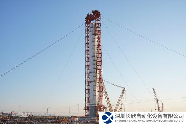 中建安装承建的全球最长丙烷丙烯分离塔成功吊装