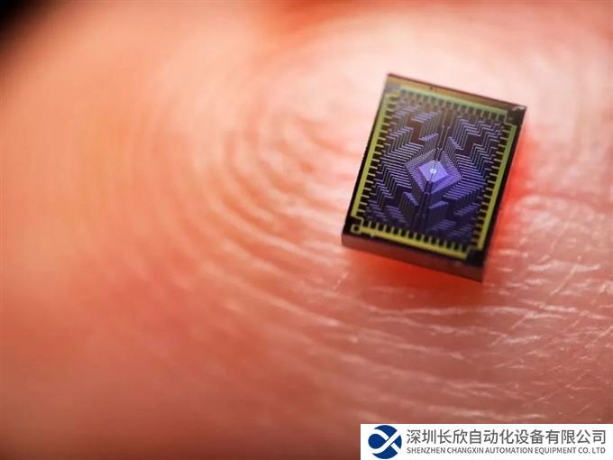 离量子计算机又进一步！英特尔发布全新硅自旋量子比特芯片Tunnel Falls