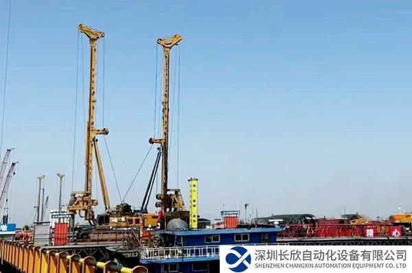 高铁入岛，徐工旋挖钻机长江之上打桩基！