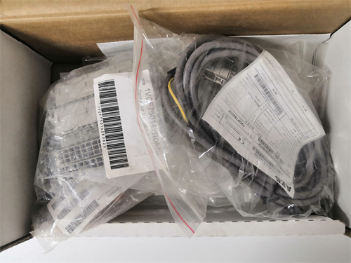 ABB	REF615E-G 电力保护和自动化设备