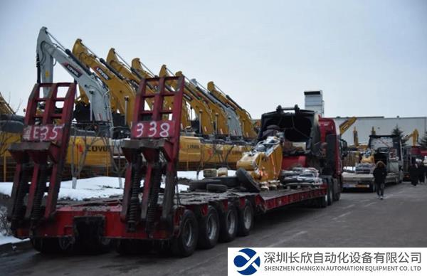 雷沃FR750F挖掘机批量发车交付客户