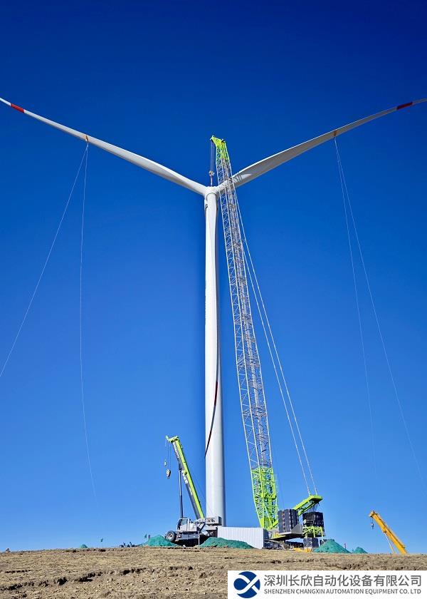 全球最高海拔单体容量最大风电项目首台机组成功吊装